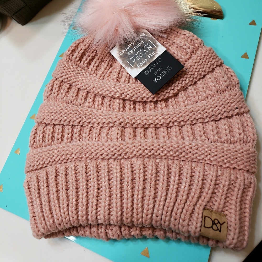 David &Young Furball beanie